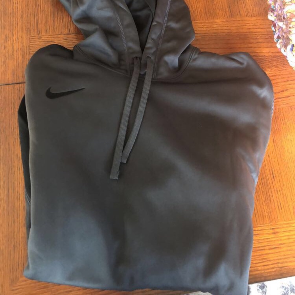 Brand nwt Nike therma-fit hoodie